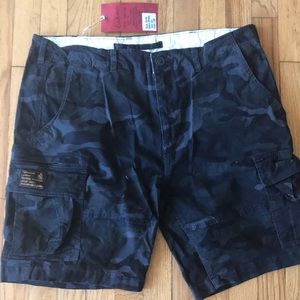 NEW with Tags - Men’s Black/Gray Camo 6 pockets Shorts Size 2XL